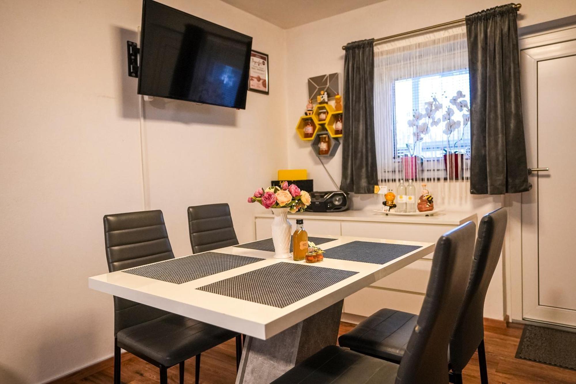 Honey Apartment Lendava Exterior foto